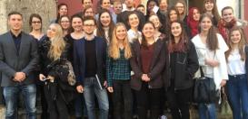 Gruppenfoto vor dem Schauspiel Essen