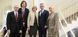 von links: LRSD Thomas Daub, stellv. Schulleiter StD Arne Hennemann, Schulleiterin OStD' Jutta Meyer, Oberbürgermeister Erik O. Schulz und LMR' Susanne Blasberg-Bense