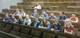 Die Rechtskunde-AG in einem Hörsaal der RUB