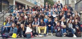 Schülerinnen und Schüler des Fichte-Gymnasiums in Frankreich, hier mit ihren Austauschschülern in Rouen