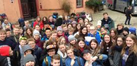 Die Gruppe kurz nach der Ankunft vor der Burg Waldmannshausen