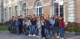 Die Gruppe bei der Ankunft am Lycée Saint-Pierre, wo bereits ein kleiner Imbiss wartete.