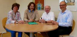 Von links: Gabriele Kemper (stellvertretende Schulleiterin Ricarda-Huch-Gymnasium), Arne Hennemann (Schulleiter Fichte-Gymnasium), Dr. Wolfgang Riechmann (stellvertretender Schulleiter Fichte-Gymnasium), Stefan Völker (Schulleiter Ricarda-Huch-Gymnasium)