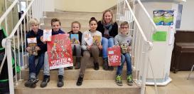 Das Foto zeigt neben den Klassensiegern Anna Krüger (6a, fehlt auf dem Bild), Hanan Hannou (6b), Til Hüdepohl (6c), Ben Silas Heinemann (6d) auch Jule Noike (6d).