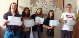 Die Teilnehmerinnen und Teilnehmer am diesjährigen DELF-Kurs von links nach rechts: Randi Röspel, Fatma Gürel, Neele Bernhofen, Elisa Krasnici und Jannik Lönne