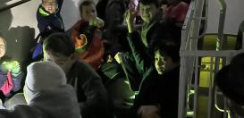Nachts allein in der dunklen Schule. Nur Taschenlampen waren am Vorleseabend am Fichte-Gymnasium erlaubt.