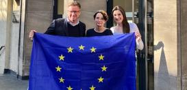 Das Foto zeigt (v.l.n.r.) Schulleiter Christian Fischer, Erasmus-Koordinatorin Dr. Elisa Mintert-Jancke, Französisch- und Spanisch-Lehrerin Theresa Tebbe