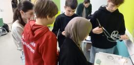 Die Klasse 9a beim Projekt ,,Umformtechnik - Gemeinsam an einem Strang ziehen!“ im Technikzentrum Hagen teil.