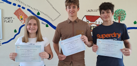 Isabell Bartling, Maxim Akinschin und Alexander Lymperakakis haben ihr DELF-Zertifikat mit Bravour gemeistert.