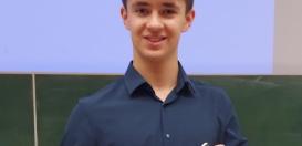 Maxim Akinschin erzielte den zweiten Platz in der theoretischen Klausur und den ersten Platz in der praktischen Prüfung.