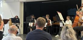 Das diesjährige Sommerkonzert in der Aula des Fichte-Gymnasiums bot ein reichhaltiges Angebot, das von Stücken aus der Renaissance bis in die Moderne reichte.