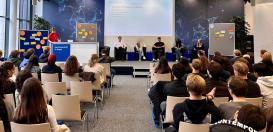 Die Schüler*innen der Jahrgangsstufe Q1 zu Gast an der FernUniversität Hagen.