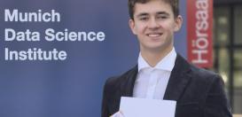 Maxim Akinschin, Schüler der Jahrgangsstufe 10 am Fichte-Gymnasium Hagen, gehörte zu den Finalistinnen und Finalisten der Endrunde des 43. Bundeswettbewerbs Informatik.