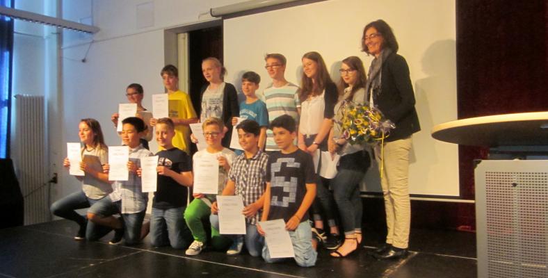 Die Teilnehmerinnen und Teilnehmer am FFP der sechsten Jahrgangsstufe des Fichte-Gymnasiums zusammen mit den Mentoren und Frau Tschentscher.