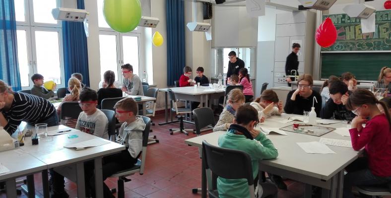 Einführung der MINT-Entdecker in das Fach Chemie 