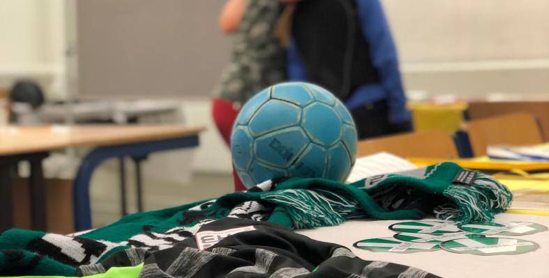 Am 07. März präsentierte das Fichte-Gymnasium seine Talente. Neben einer abwechslungsreichen Bühnenshow gibt es in der Halbzeitpause auch eine von Schülerinnen und Schülern gestaltete Ausstellung zu bewundern.