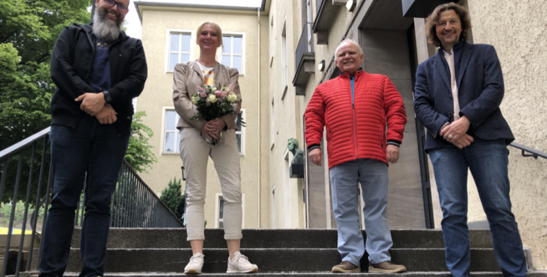 Über die erfolgreiche Spende freuen sich (von links): Manuel Meinhardt (Stv. Vors. und Kassierer des Fördervereins), Alexandra Schönlau (Initiatorin des Spendenaufrufs), Uwe Bartling (Vors. des Fördervereins), Arne Hennemann (Schulleiter)