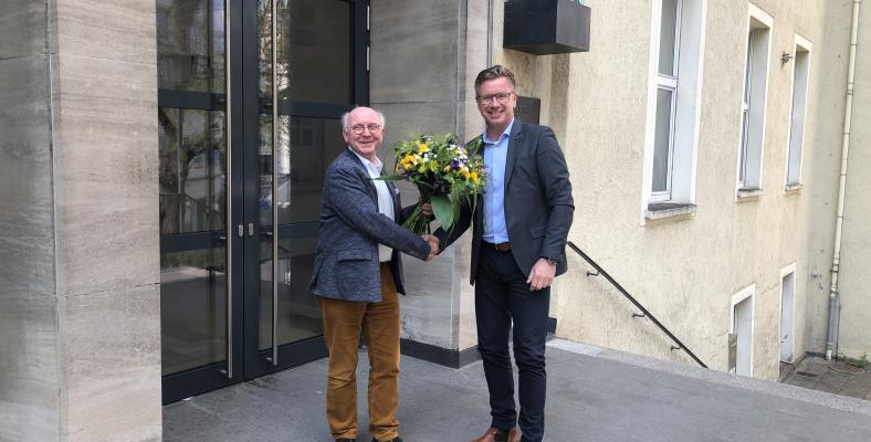 Begrüßung des neuen Schulleiters Christian Fischer durch den stv. Schulleiter Herrn Dr. Riechmann