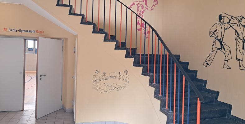 Der Eingangsbereich der Turnhallen wurde von Schüler*innen neu gestaltet.