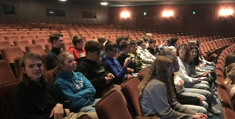 Die Klasse 6a im Theater Hagen.