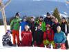 Die begleitenden Lehrer und Schüler der Skifahrt