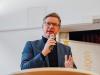 Begrüßende und einführende Worte des Schulleiters Christian Fischer